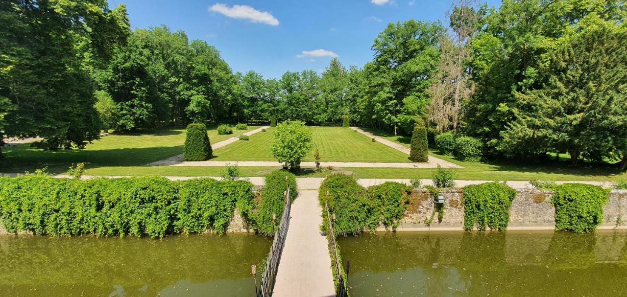 Château de la Cour Senlisse Exterior foto